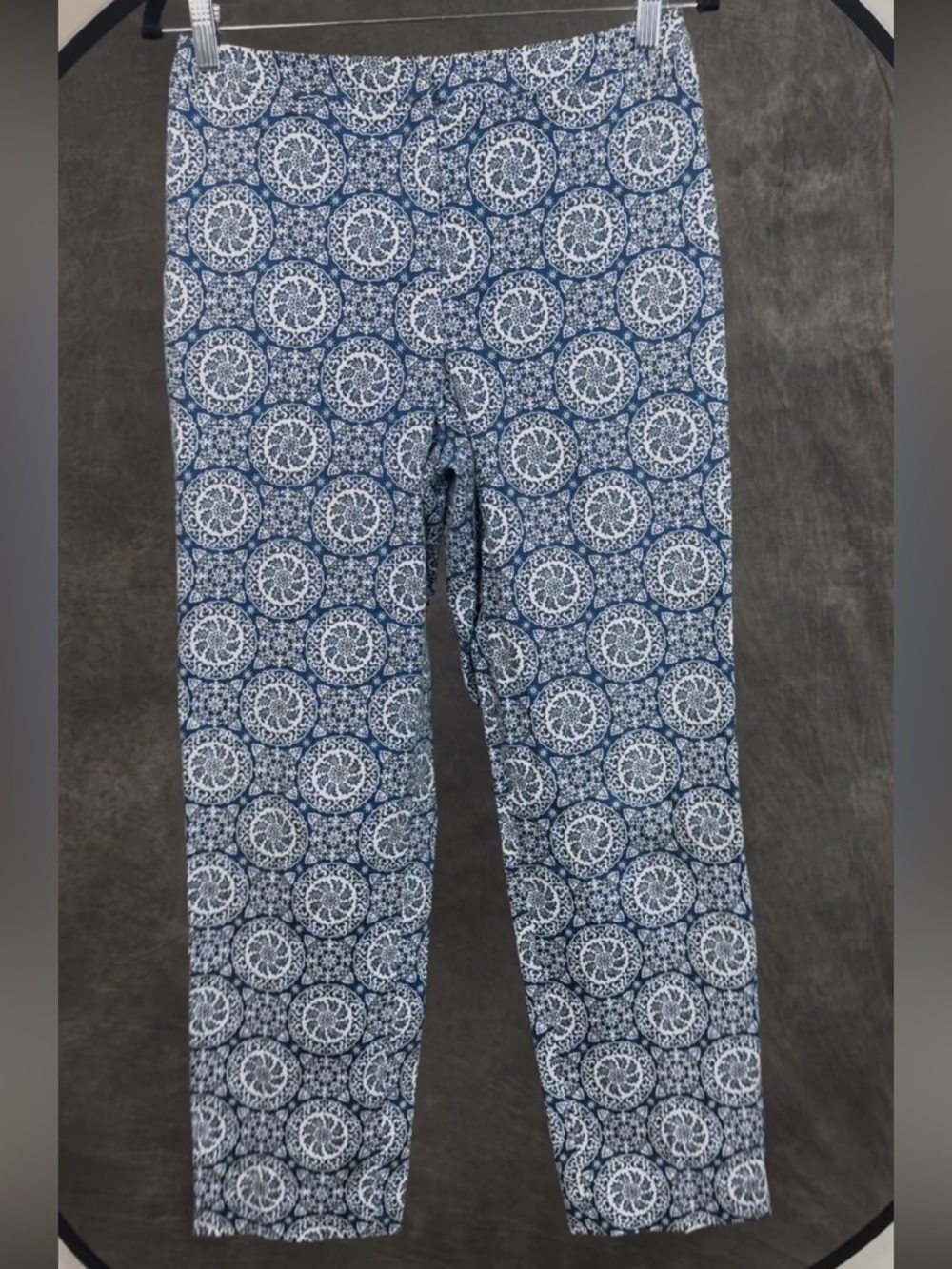 Talbots Blue & White Medallion Print Cropped Pants Size 6 Classic Stretch - Picture 3 of 5